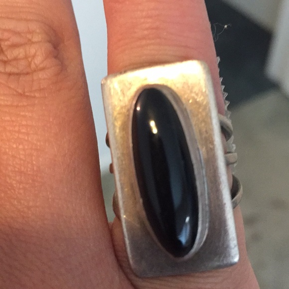 Silver ring with black stone - Picture 2 of 3